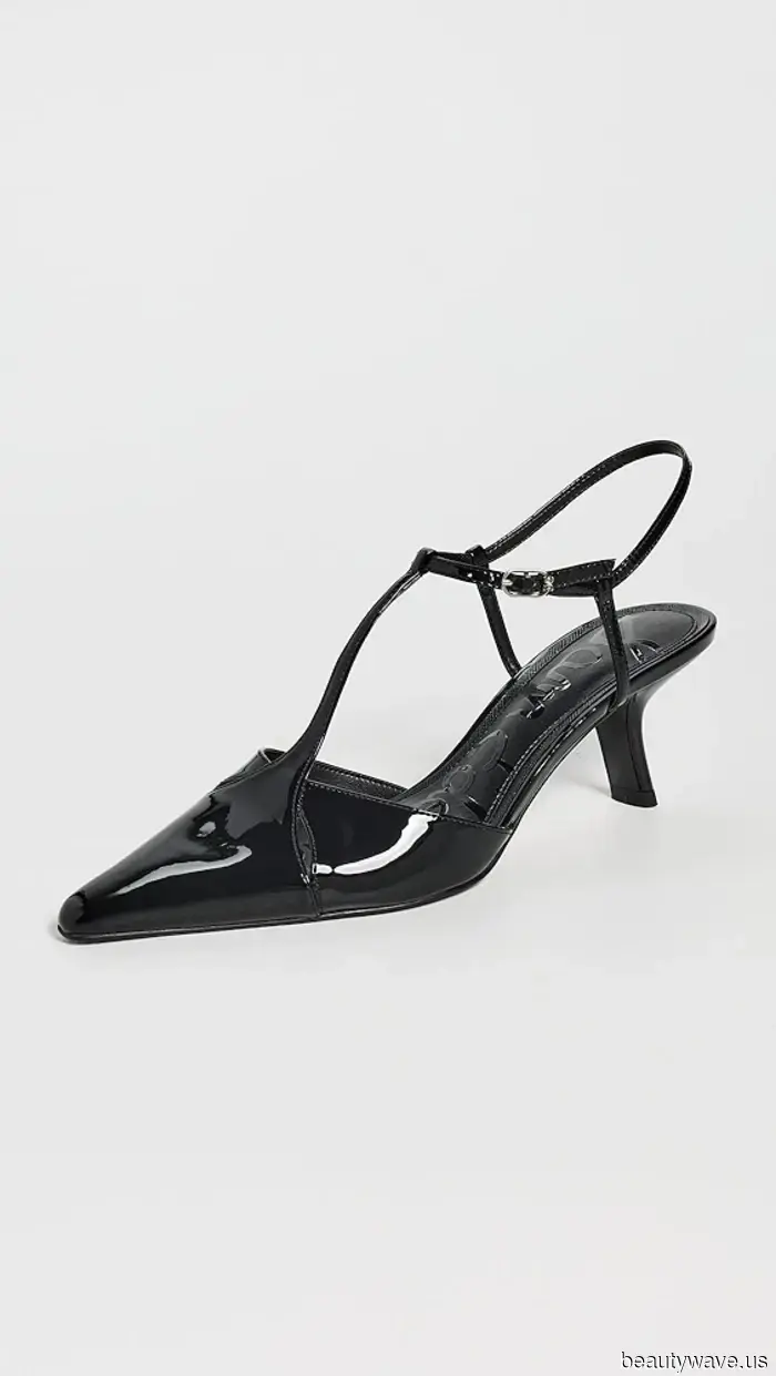 This timeless shoe is the Parisian's hidden trick for styling jeans with a polished look in the fall.