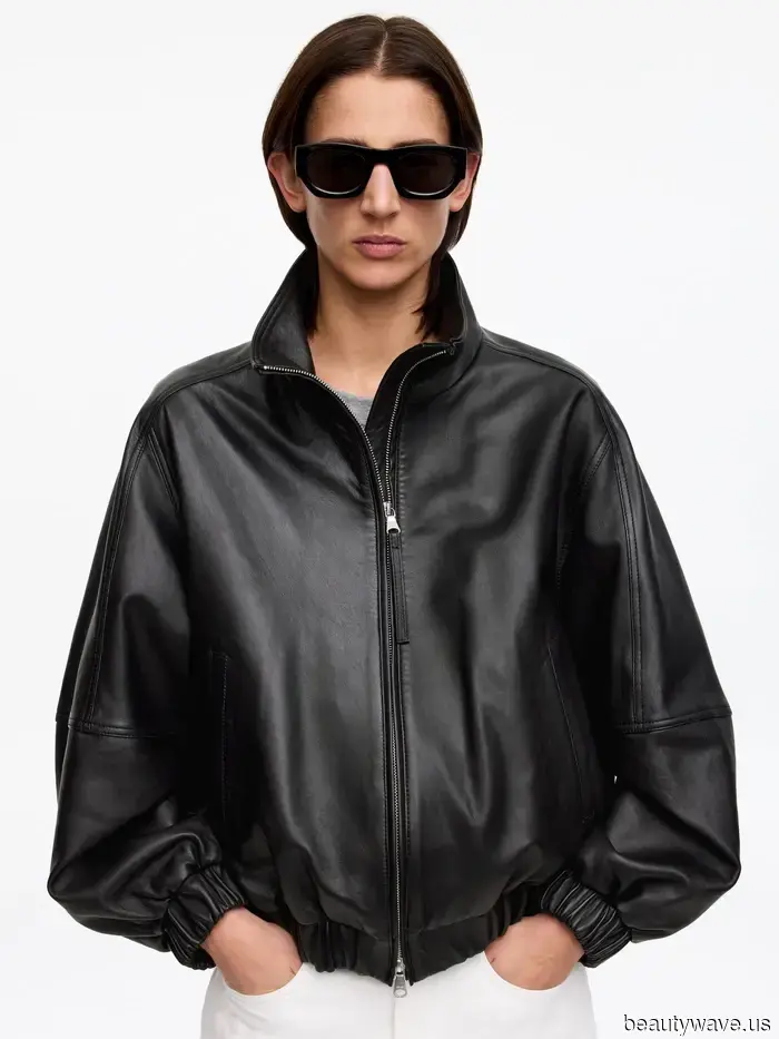 Rather than trainers and loafers, the French consistently opt for this stylish shoe trend paired with cropped jeans.