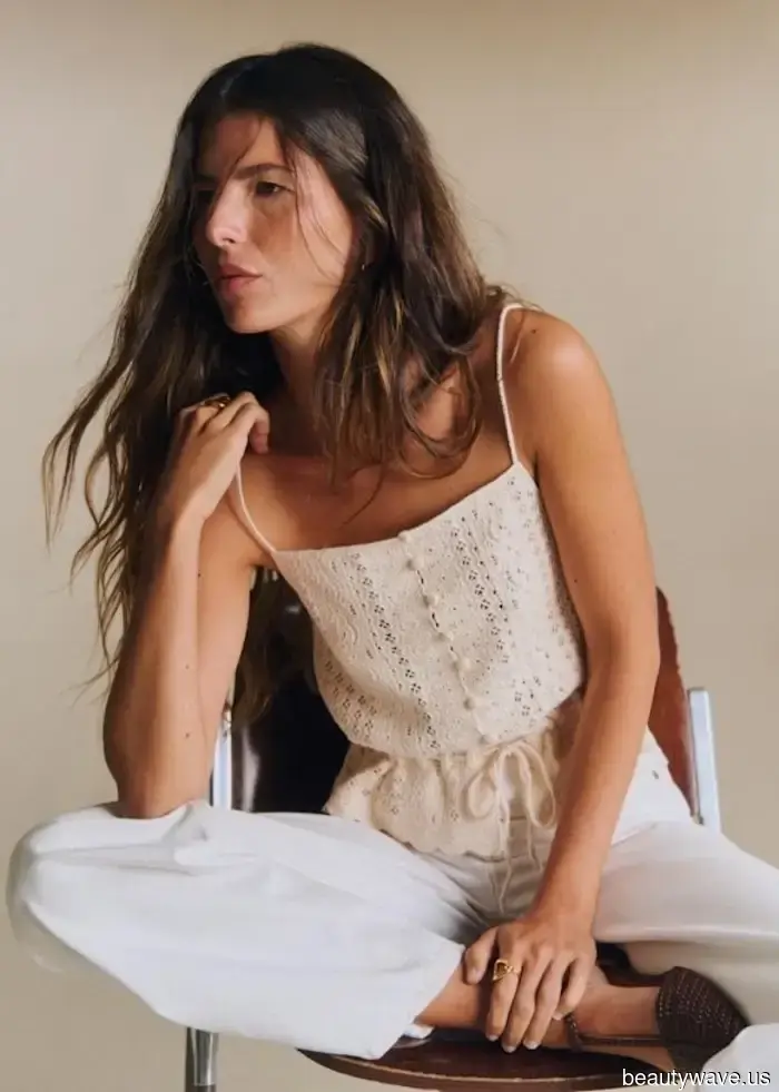 Lo he encontrado: La parte superior de chica francesa de culto que las mujeres en París usan para elevar jeans, pantalones de lino y faldas.