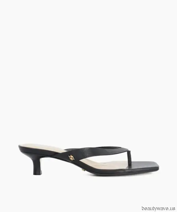 Skip the jeans—I believe that flip-flops and ballet flats appear most stylish when matched with this summer trend.