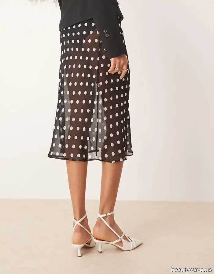 I may not reside in Paris, but these elegant outfits make me feel as if I do.