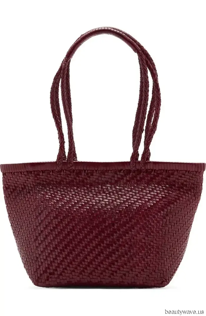 I’ve just discovered *the* denim trend that Parisian women are sporting with kitten heels.