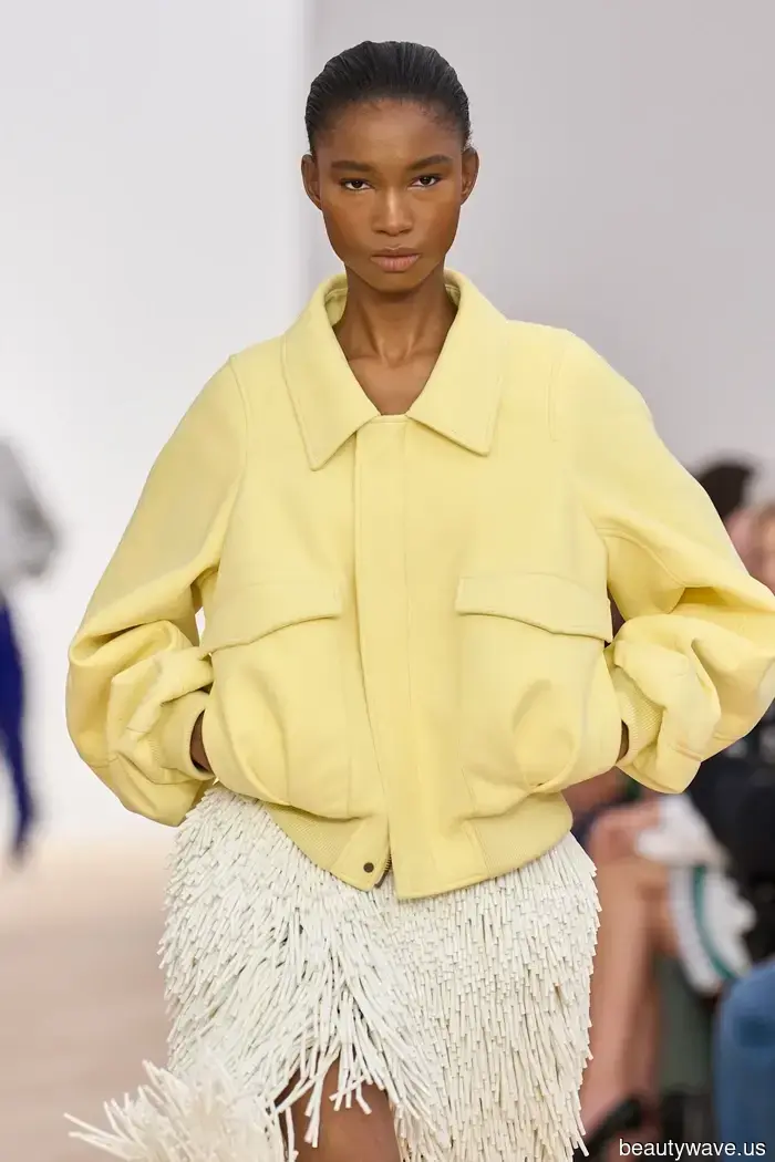 È vero: le donne chic a Londra, Parigi e NYC indossano solo giacche in questi colori di tendenza al momento.