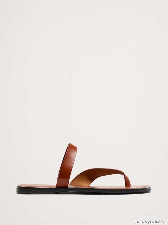 As a Shopping Director residing in Banana Republic, here are the 40 items that I consider to be the most stylish at the moment.