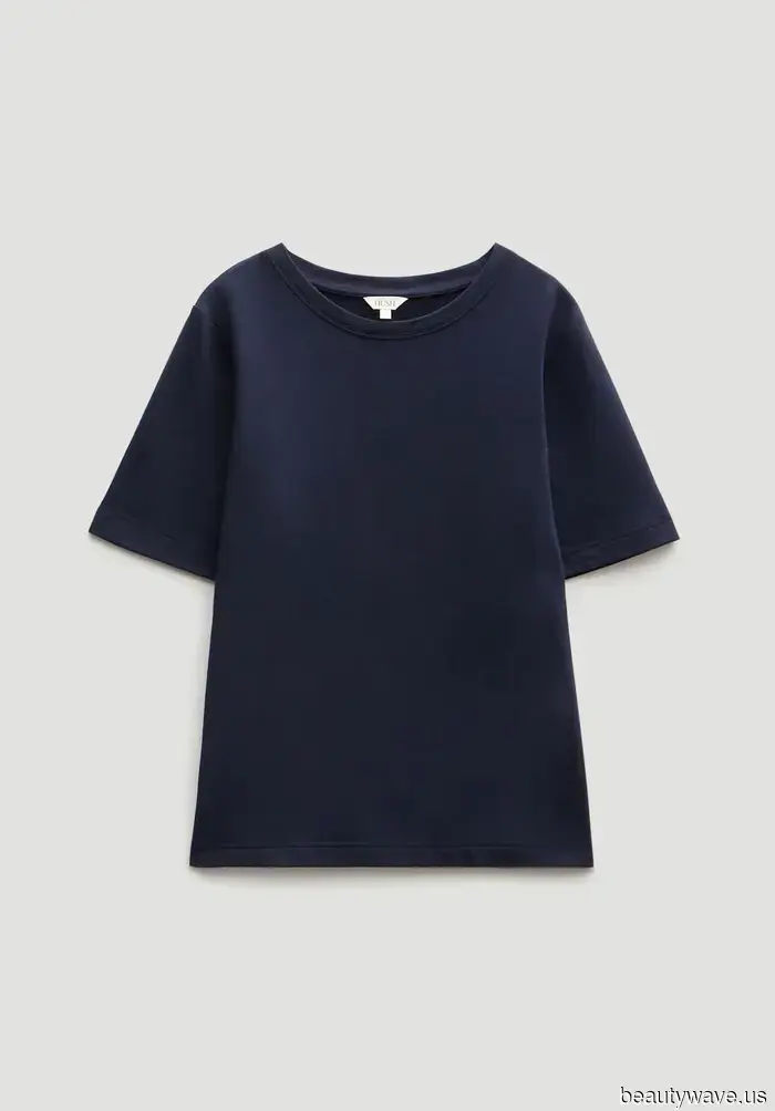 Certo, il nero è chic, ma tutti quelli con buon gusto stanno indossando invece questo colore elegante in questo momento.