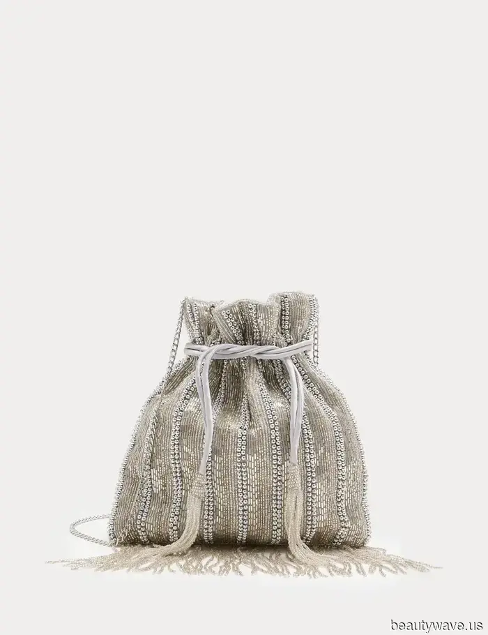 First Prada, now Zara: Anticipate that sophisticated dressers will be sporting this stylish bag trend this spring.