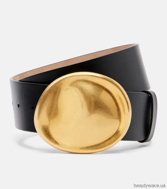 Plötzlich heben Modeleute in London, NYC und Paris ihre Outfits mit diesem begehrten Accessoire hervor.