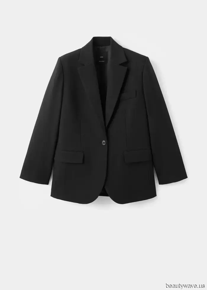 To achieve a more French look, pair your black blazers with this timeless denim style.