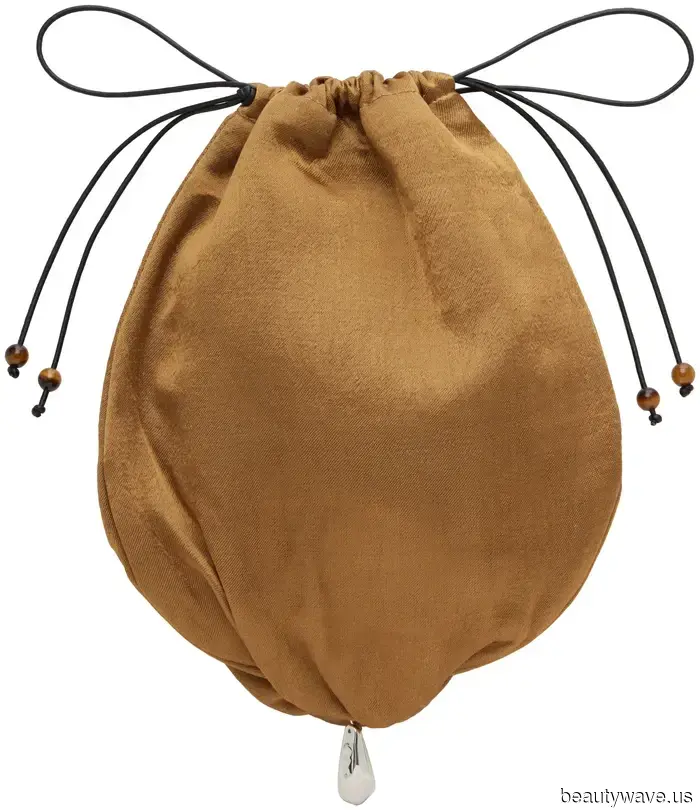 Da NYC a Parigi, questi outfit autunnali di transizione sono ufficialmente di tendenza