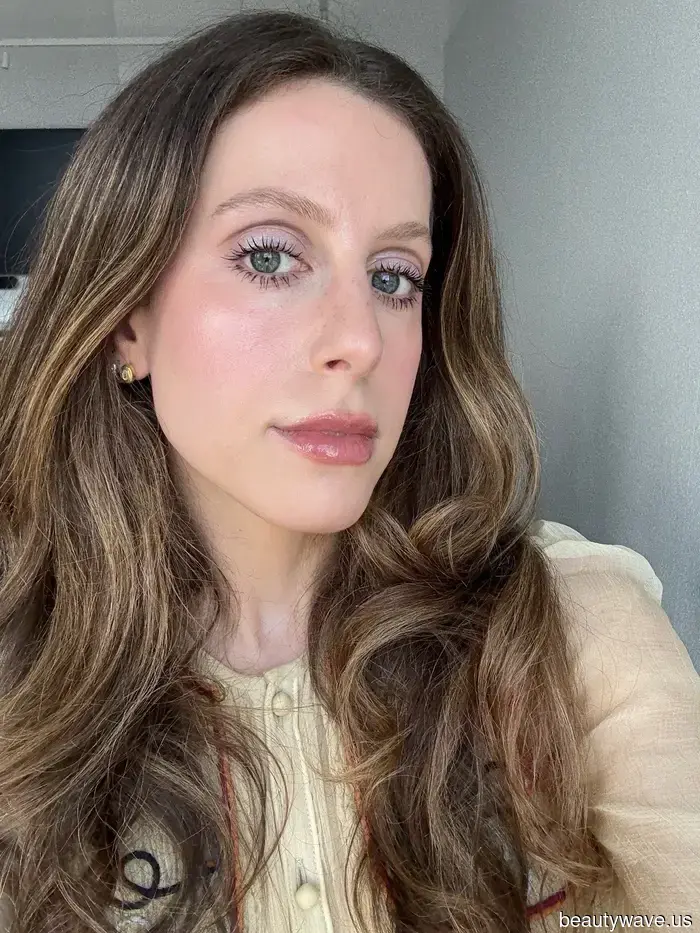 The doe-eyed makeup style from the '70s has always remained in vogue, but a celebrity makeup artist has shown us how to elevate it for 2025.