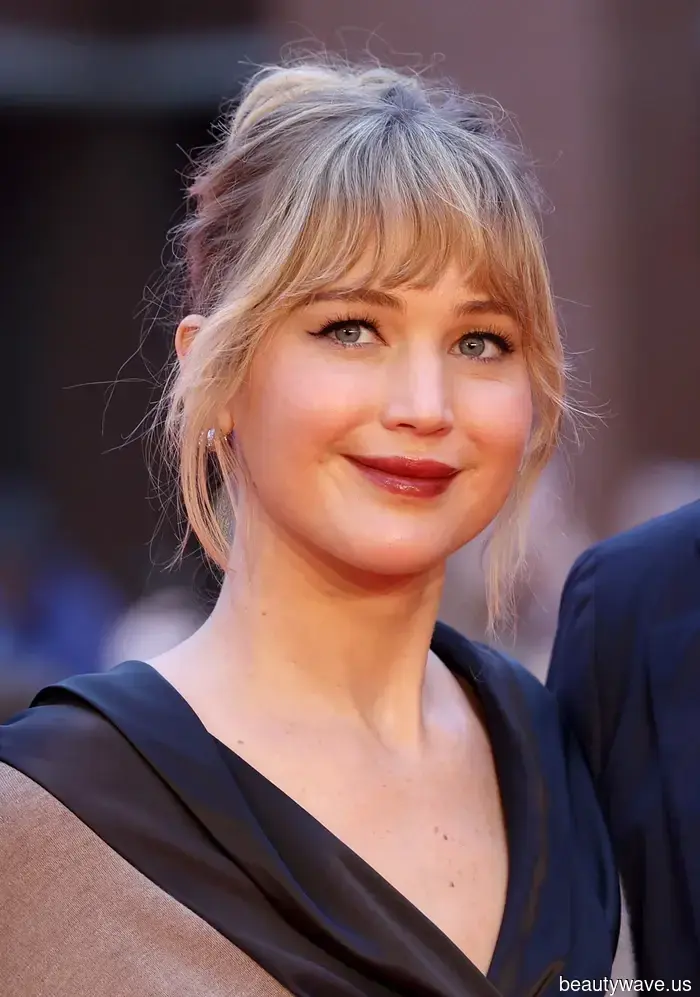 Entschuldigung, aber Jennifers Lawrences französischer Twist und die düstere Lippe sind alles, woran ich gerade denken kann.