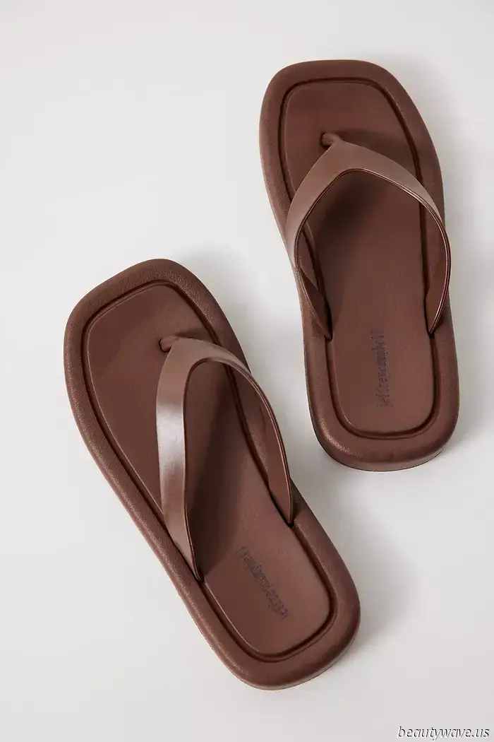 Jennifer Aniston Recently Sported the Skirt Trend That Enhances the Look of Flip Flops Significantly.