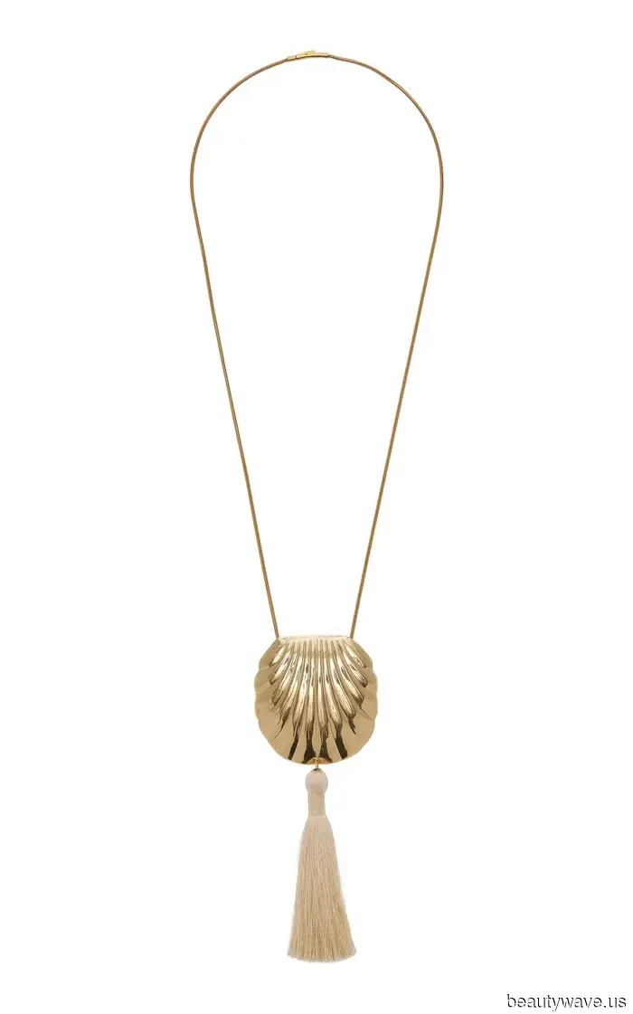 Bella Hadid acaba de llevar la tendencia de accesorios más grande de 2026 en París.