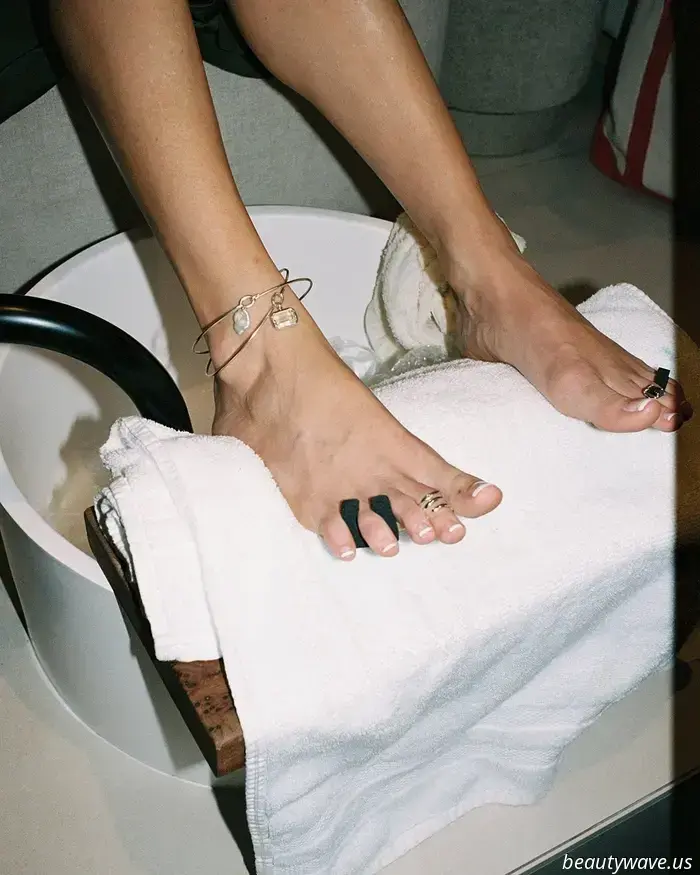 In my opinion, only the most stylish people will adopt this contentious pedicure trend.