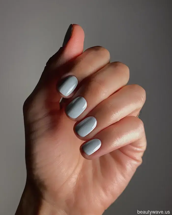 Pausa el Sheer Manis&mdash;Este esmalte "Casi Neutro" está listo para dominar el verano de 2026.