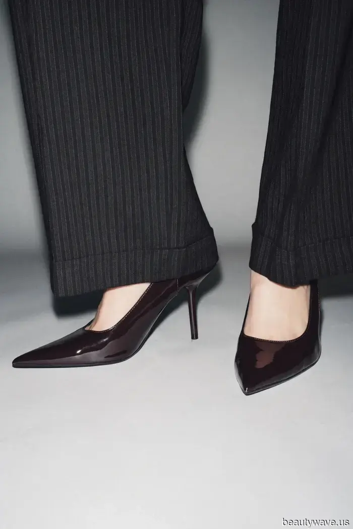 Больше "моды", чем черного, Виктория Бекхэм и Марго Робби носят этот другой цвет обуви с джинсами...