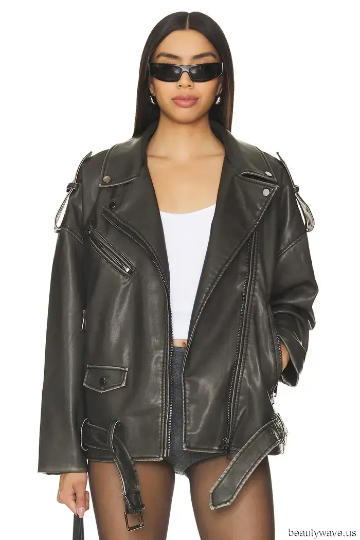 *No* Blazers&mdash;la Chaqueta Anti-Tendencia que las Mujeres Mayores de 50 Años Están Usando con Faldas en París, L.A. y NYC