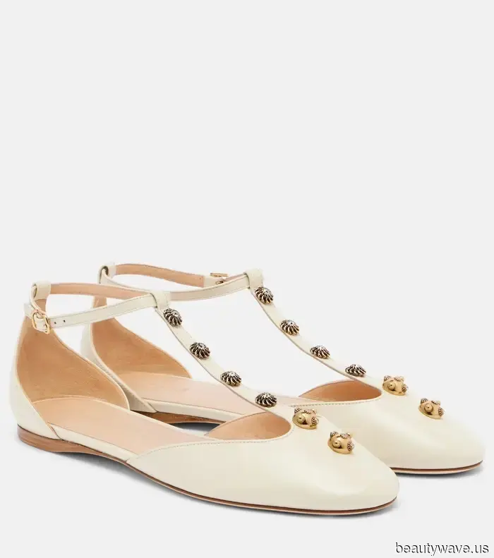 It's Quite Easy: Here Are the Most Stylish Shoes to Pair with Dark-Wash Jeans.