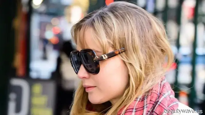 Stavo per comprare un cappotto marrone, ma poi ho visto questo bel colore approvato dalle It Girl e ho cambiato idea.