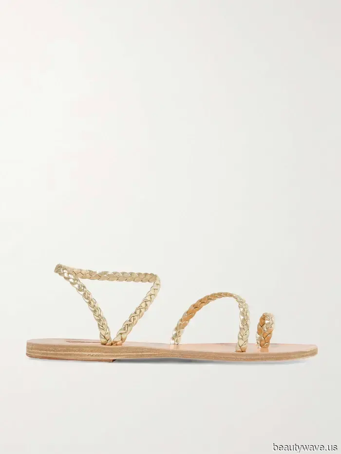 I work in fashion in NYC—here are the 7 summer shoe trends featured in my capsule wardrobe.