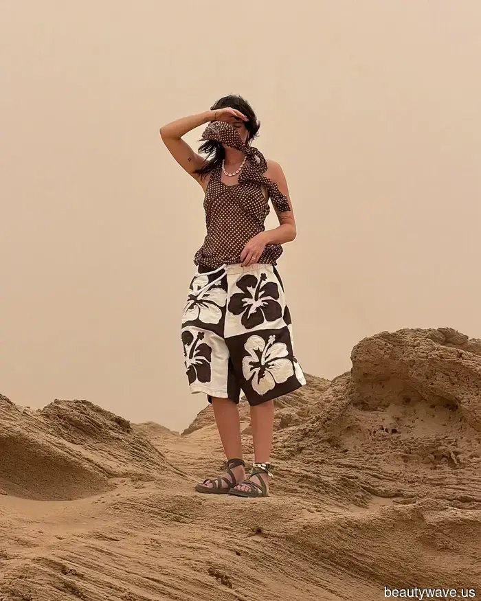 The Trendiest Girls Online Are Reviving This 2000s Summer Vibe