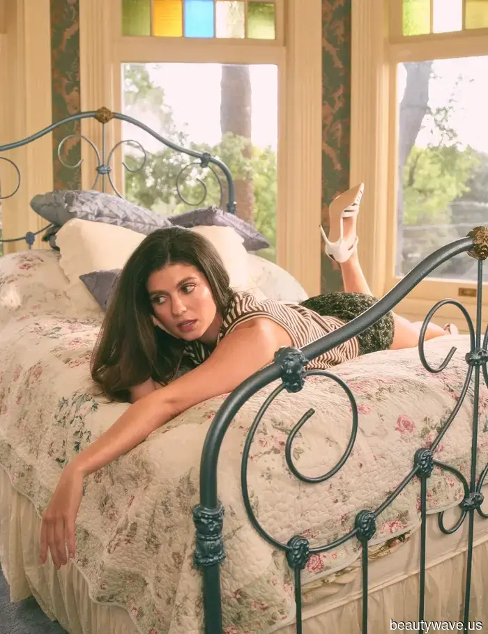 Люди, которых мы встречаем в отпуске, Эмили Бейдер считает, что нам следует требовать большего от романтических комедий.