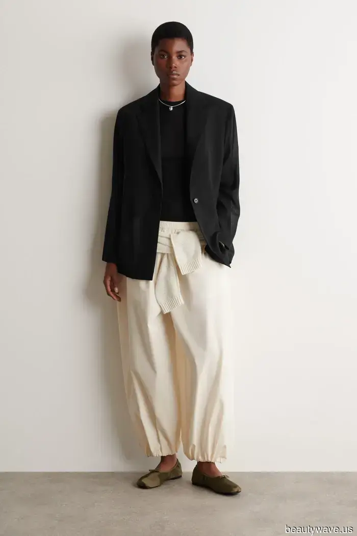 Minimalists and maximalists concur: this is the most stylish approach to wearing color.