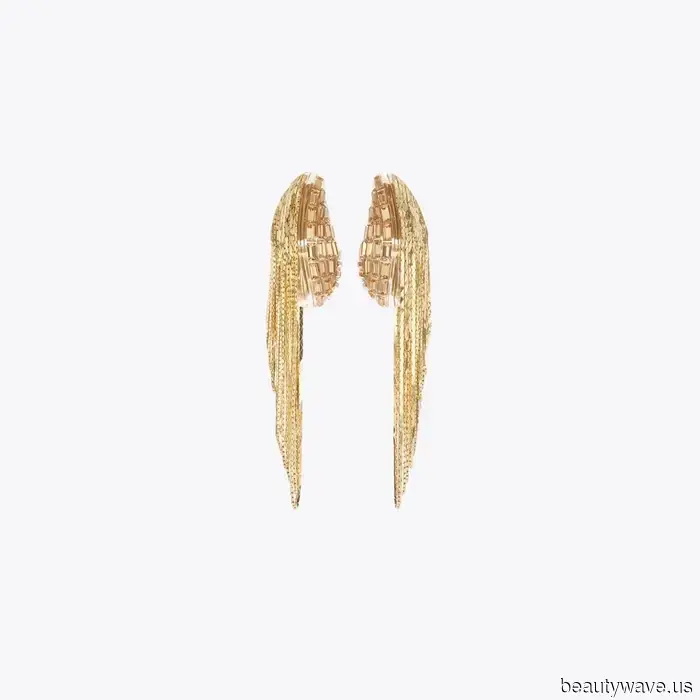 The Unique Earrings That Trendy Girls in Paris and NYC Are Sporting