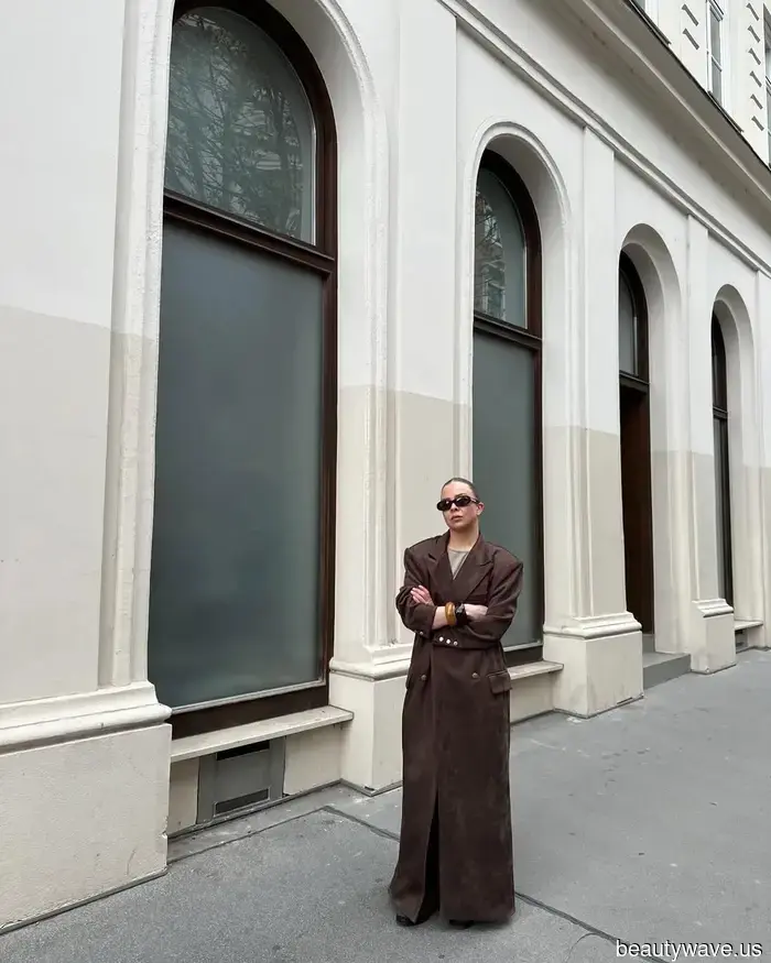 Más fresco que una trinchera&mdash;Esta tendencia de abrigos está tomando el control silenciosamente para el otoño