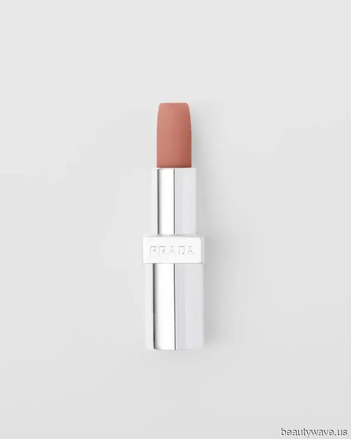 "Nada Demasiado Alto": Maude Apatow sobre el Blush Sandwiching, los Looks de Euphoria y el Mejor Consejo de Belleza de Su Mamá