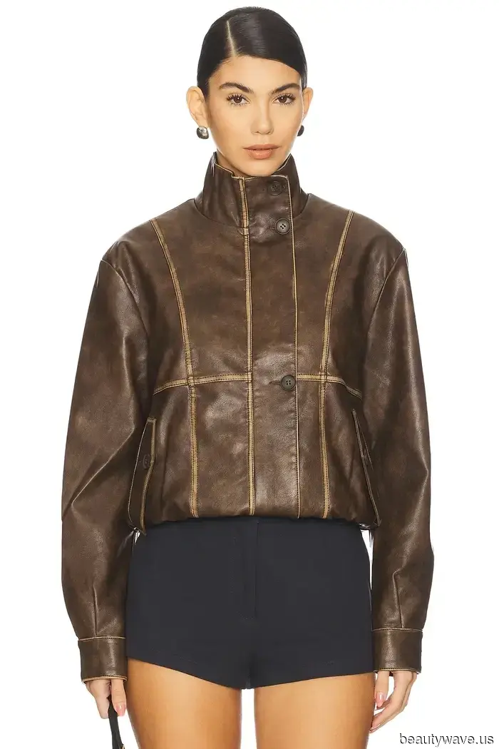 Le nuove regole delle giacche a collo alto: niente suede, niente khaki, solo questo stile specifico.