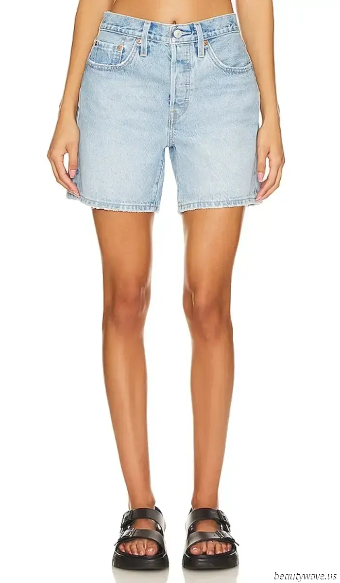 '90s Minimalism Defines My Summer Style—Here’s My Capsule Closet.