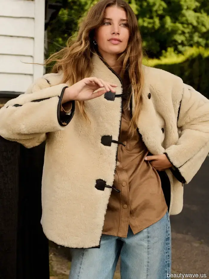 In NYC und Paris gesichtet: Der Jackentrend, mit dem Gen Z und Millennials ihre einfachen Outfits aufwerten