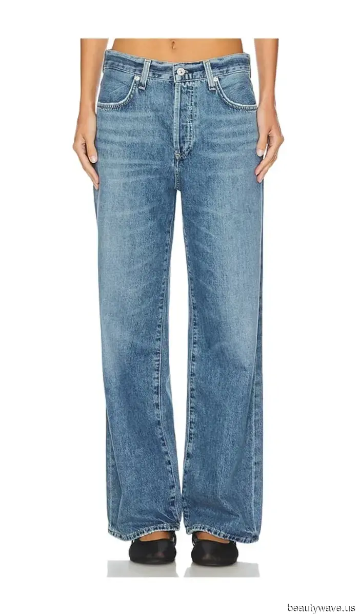 Escucha, ser genial en 2025 requiere solo 2 cosas: jeans holgados y esta extraña tendencia viral de zapatos planos.