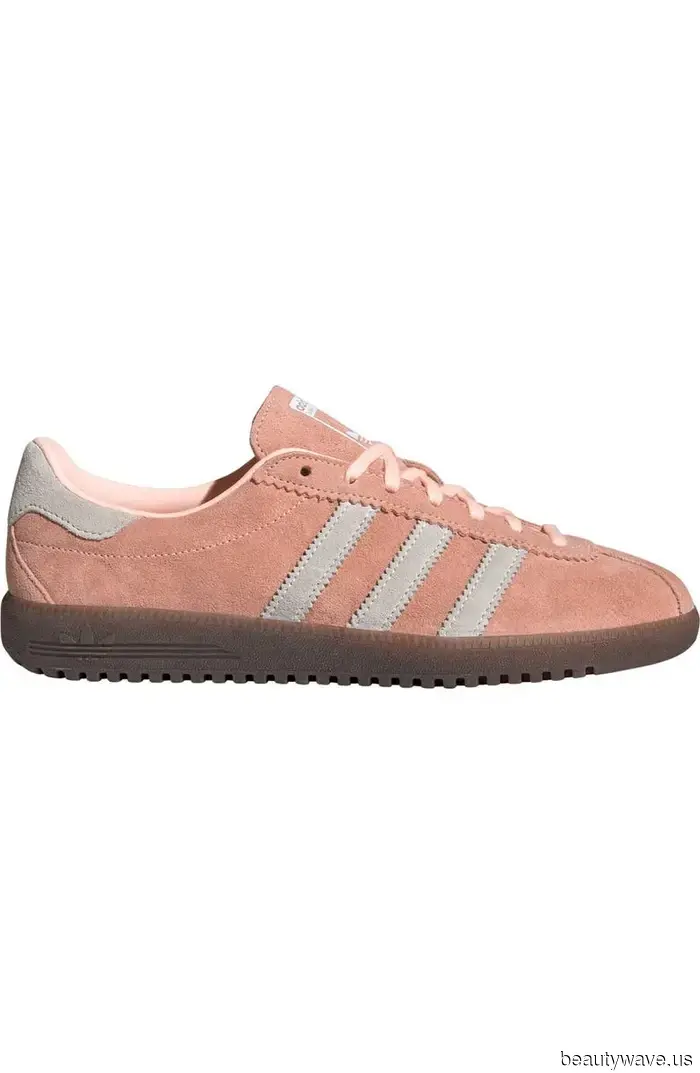 11 Nordstrom Sneakers on Sale That Fashion Enthusiasts Are Pairing with Jeans This Fall