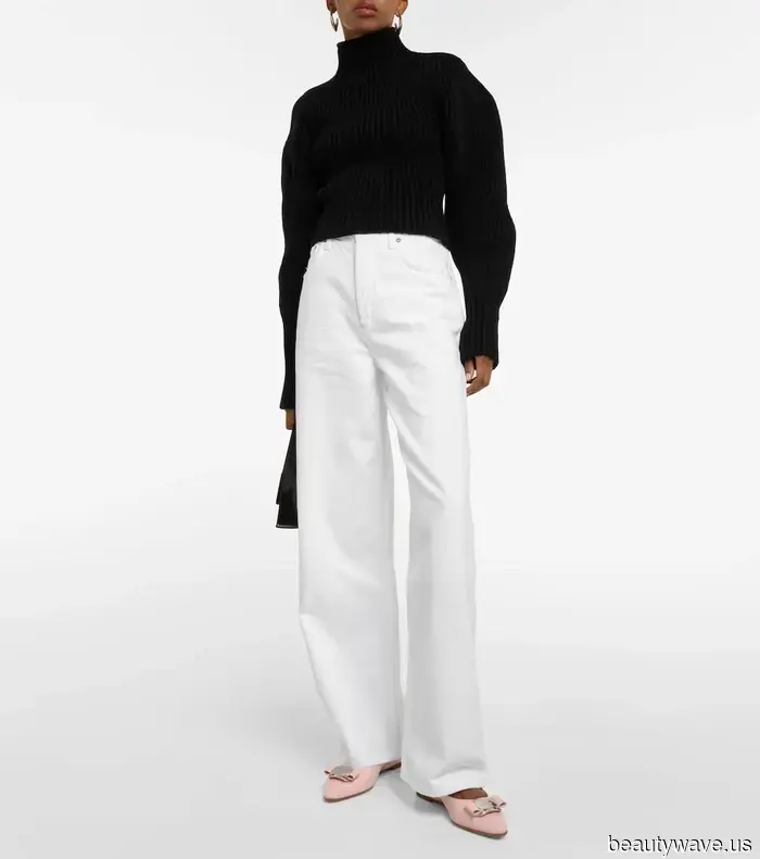 While black shoes will forever be a classic choice, this stylish shoe color is the only one I'll choose to wear this autumn.