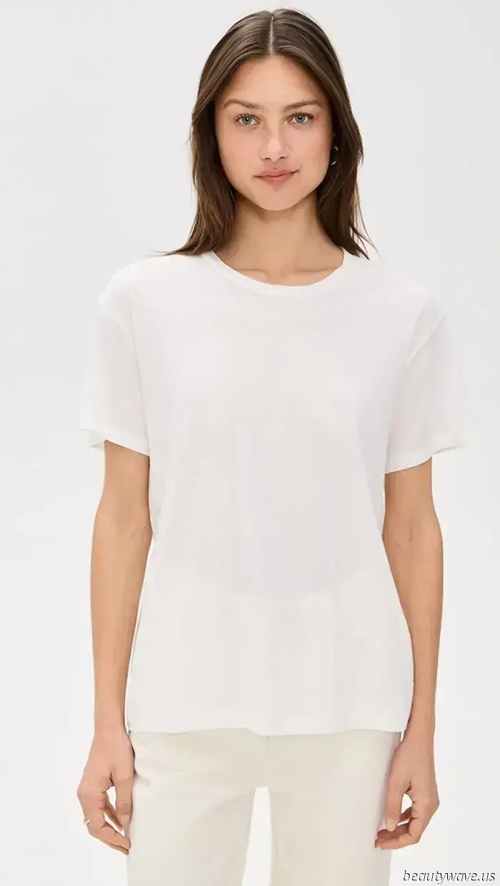 Wer jetzt in einem weißen T-Shirt cool aussehen will, trägt dazu diesen altmodischen Denim‑Trend.