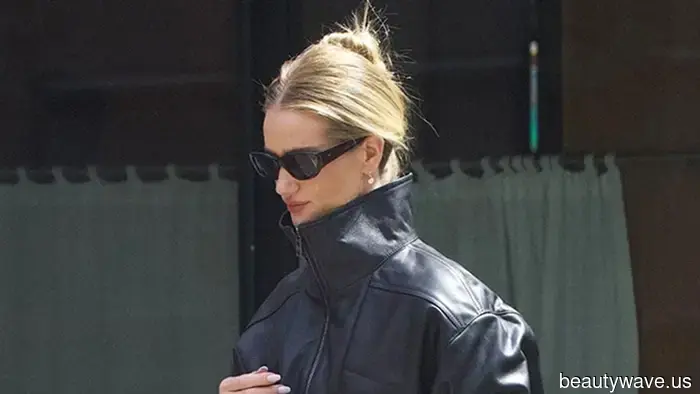 The official coolest jeans color to pair with sandals this year has just been announced.