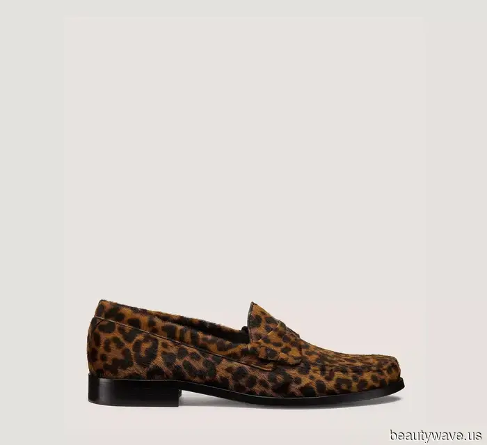 Los atuendos más frescos de otoño 2025 comienzan con esta tendencia de mocasines anti-aburridos.