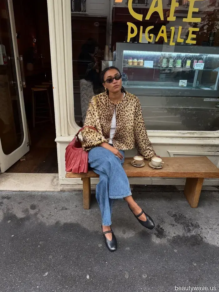 I just returned from Paris—this is the outfit combination of jacket, jeans, and shoes that I noticed everywhere.