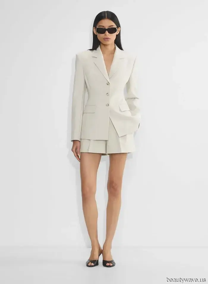 Моя подруга хочет выглядеть более парижанкой&mdash;я предложила ей надеть эти 4 вещи