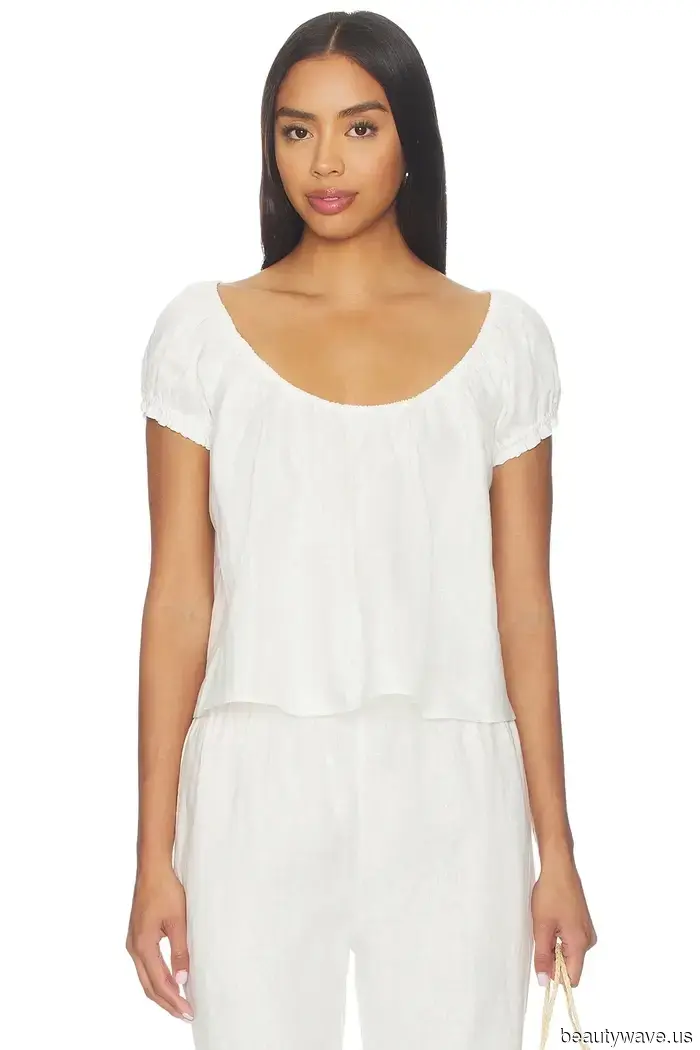 While everyone is discussing fall trends, fashionable women are still sporting this elegant summer essential.