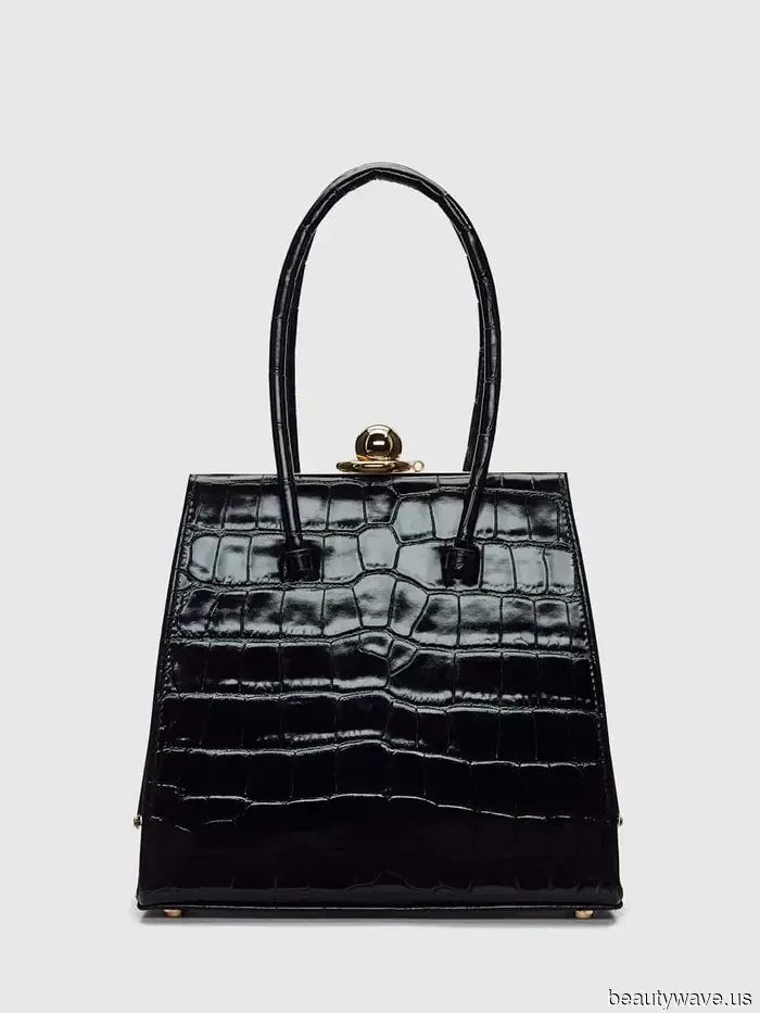 If you aim to achieve a French supermodel look, incorporate this chic bag trend into your casual outfits.