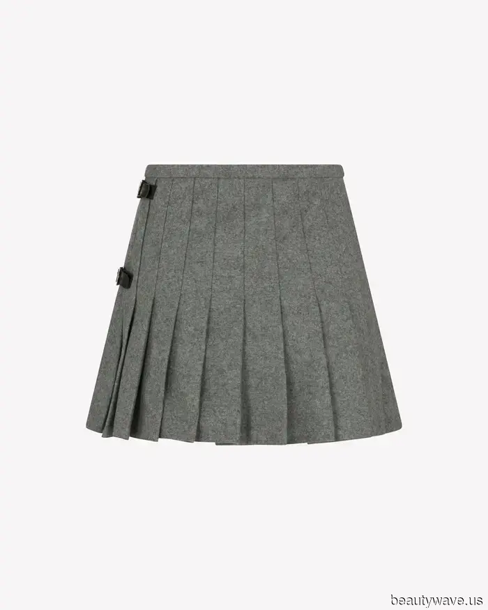 As a Fashion Editor residing in Paris, here are 7 stylish color trends for 2026 that I've noticed throughout the city.