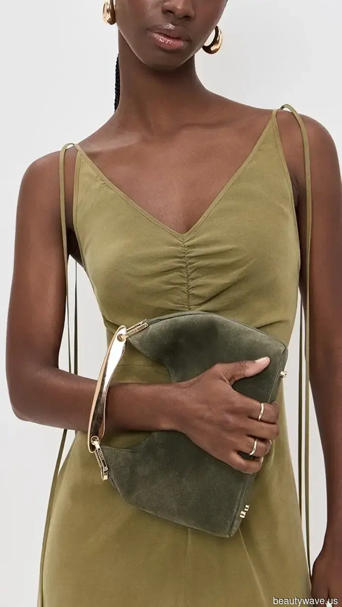 Face the Facts: These 8 Bag Trends Became Outdated in 2025