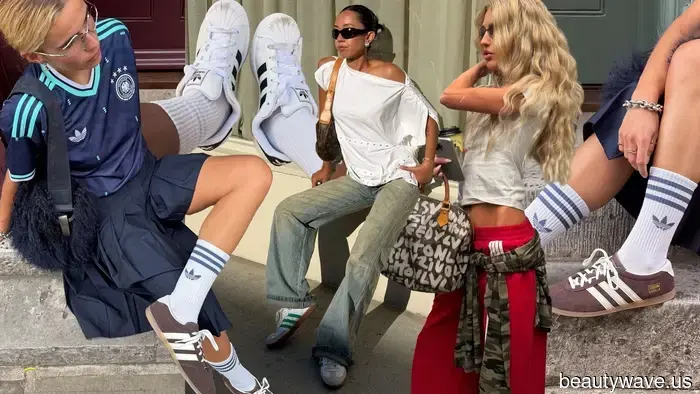 Según tanto los editores de moda como las chicas it, así es como se supone que debes usar las zapatillas Adidas en 2026.