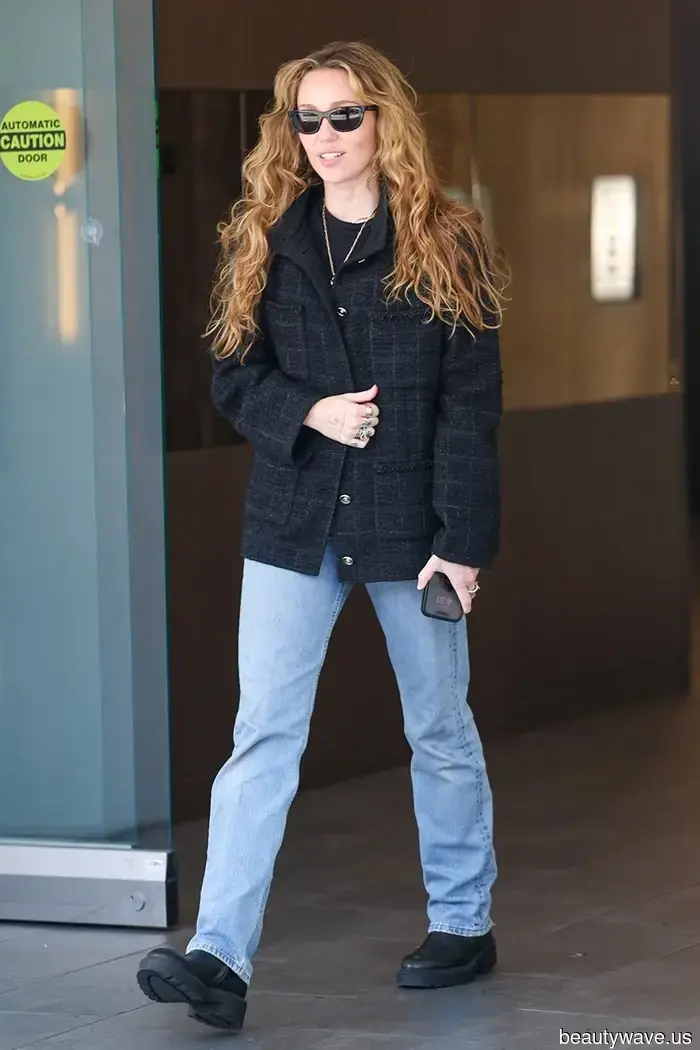 Это 2025 год, и вот как носить тренд на ankle boots, который все купили 4 года назад.