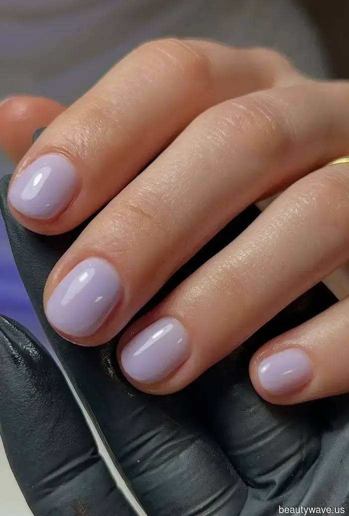 La prima manicure di tendenza dell'autunno è qui, ed è ancora più chic di quanto ti aspetteresti.