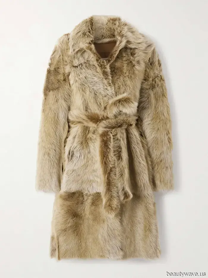 Spiacente, Leggings&mdash;Le It Girls volano in privato verso Aspen in tuta e con il trend dei cappotti invernali più eleganti.