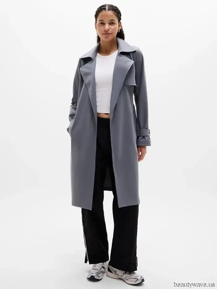 Quando i jeans sembrano troppo casual, le It Girl di L.A. indossano la tendenza dei pantaloni codificati Y2K di Kylie Jenner.